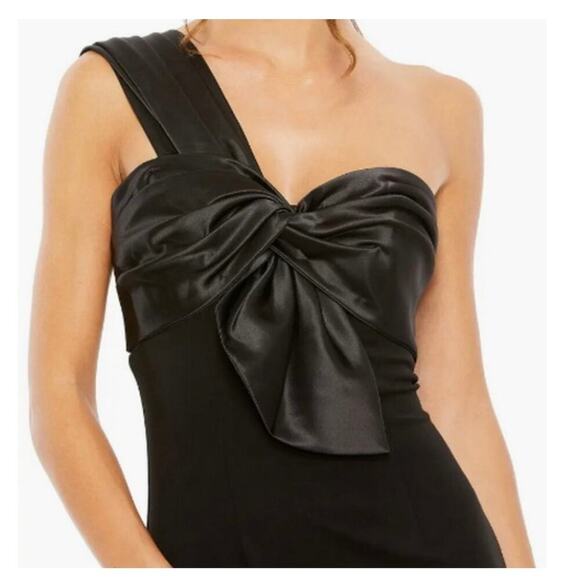 Mac Duggal Black One-Shoulder Satin Bow Trumpet Gown - Picture 2 of 5